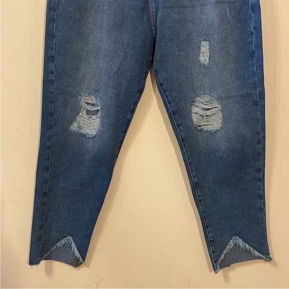 Boohoo Ripped Distressed High Waist Mom Jean Size 14 - Picture 4 of 16